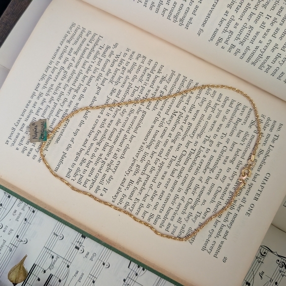 Napier Gold and Green Necklace with Elegant Pendant - Picture 9 of 10